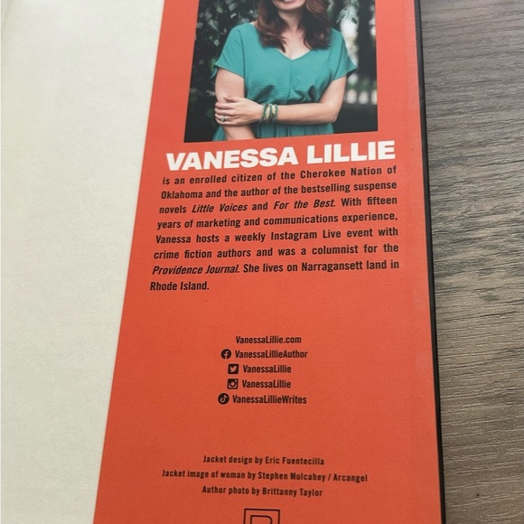 Blood Sisters by Vanessa Lillie NEW! - Picture 2 of 5